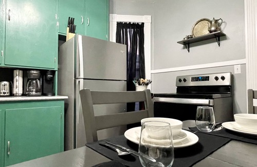 Sandusky Apartment | Elegant 2 Bedroom King Suite Downtown Sandusky/Cedar Point/Lake Erienn