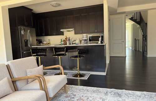 Erin House | Elegant 2-Bedroom Retreat in Erin – Private Washroom