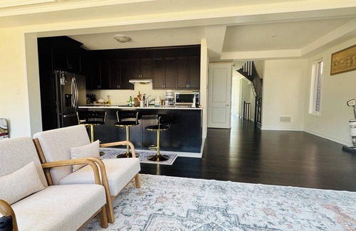 Erin House | Elegant 2-Bedroom Retreat in Erin – Private Washroom
