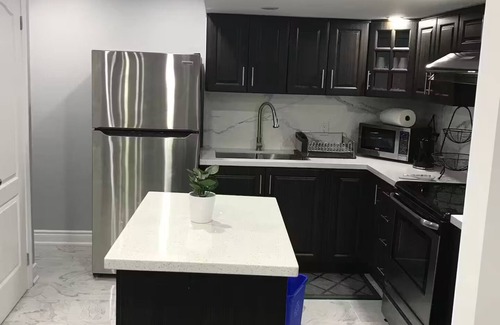 Shelburne House | Elegant 2 Bedrooms Basement apartment.