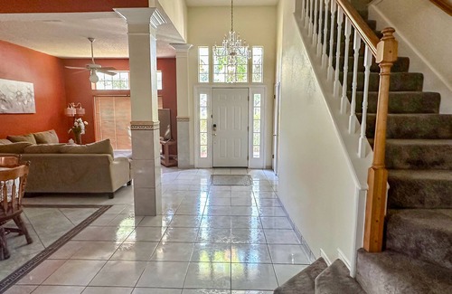 Parker Lane House | Elegant 2-Story House near Downtown Austin