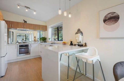 Northcross House | Elegant 2BR Family Home | Aircon & 5min to Beach