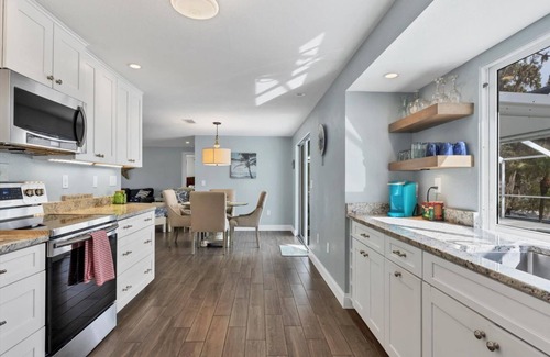 Grove City House | 🥇 Elegant 2bd home with private pool and canal access (CH854)