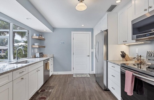 Grove City House | 🥇 Elegant 2bd home with private pool and canal access (CH854)