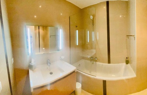Espero-Pax Apartment | Elegant 2Bedroom Retreat in Théoule with Swimming Pool Accessnn