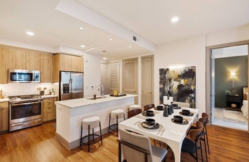 The Galleria Condo | Elegant 2BR Condo at Reverie at River Hollow w Pool