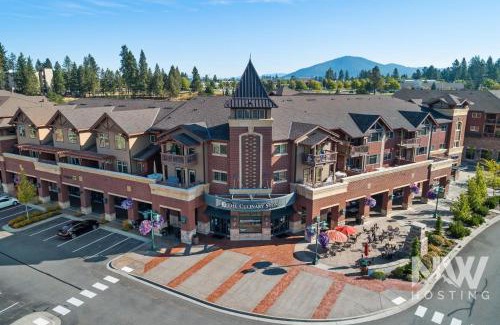 Coeur d'Alene House | Elegant 2BR Condo in Riverstone