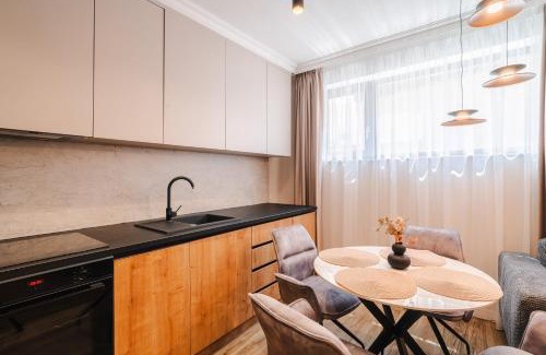 Cluj-Napoca Apartment | Elegant 2BR Escape - Zorilor Charm with Parking
