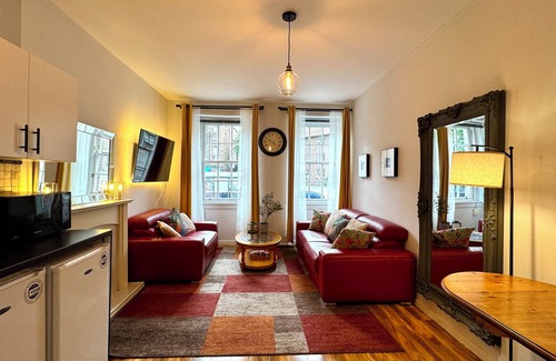 Old Town Apartment | Elegant 2BR in Grassmarket | 5-Min Walk to Castle & Royal Mile