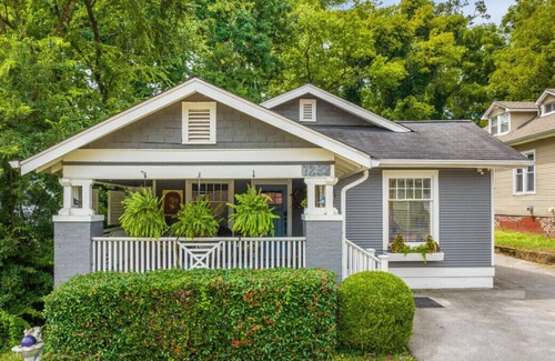 North Chattanooga House | Elegant 2BR North Chatt Bungalow-AMAZING Location!