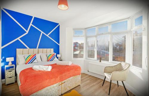 Turkey Street Apartment | Elegant 3-bed apartment with FREE onsite PARKING in Enfield - Out door Patio - Big savings on Longer Stays