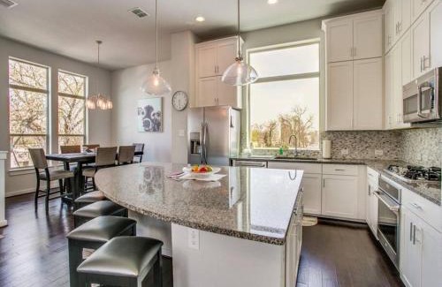 Tobin Hill House | Elegant 3 BED Home Walk To Riverwalk/Pearl/St Mary