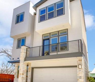 Tobin Hill House | Elegant 3 BED Home Walk To Riverwalk/Pearl/St Mary