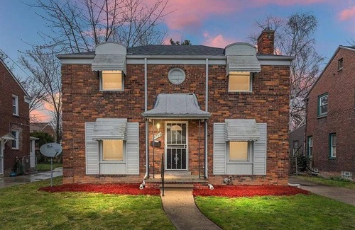 Detroit House | Elegant 3 bed house with 3.5 baths – minutes from Detroit downtown
