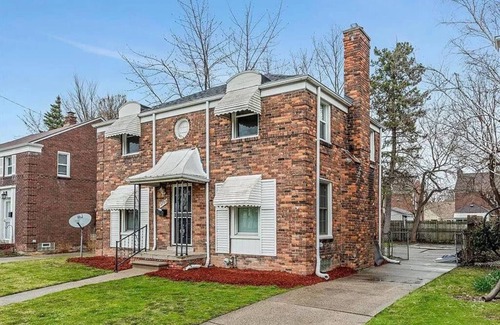 Detroit House | Elegant 3 bed house with 3.5 baths – minutes from Detroit downtown