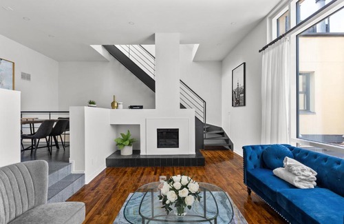 Cabbagetown House | Elegant 3 Bedroom 4 Story Townhouse with Rooftop Terrace