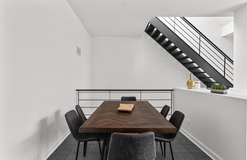 Cabbagetown House | Elegant 3 Bedroom 4 Story Townhouse with Rooftop Terrace
