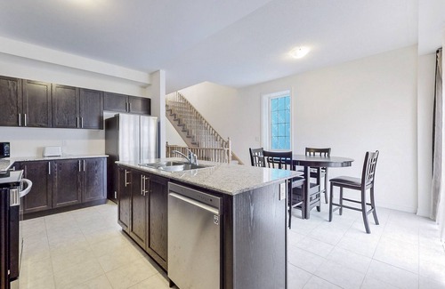 Bowmanville House | Elegant 3-bedroom townhouse