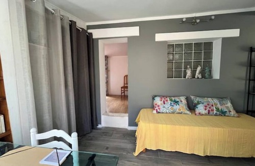 Causse-de-la-Selle Other | Elegant 34 m2 Mazet in the garrigue with Wifi and air conditioning.