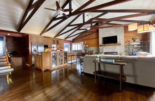 Wood Dale House | Elegant 3BD Chalet! 🌲15min to ORD/Train 2 Dwntwn!
