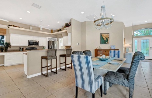 White Marsh House | 🥇 Elegant 3bd home with a very private backyard with a pool (CH948)