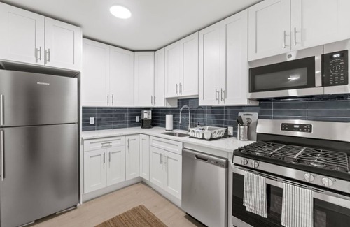 Taylor Run Condo | Elegant 3BR Condo in Alexandria: Modern Comforts Await