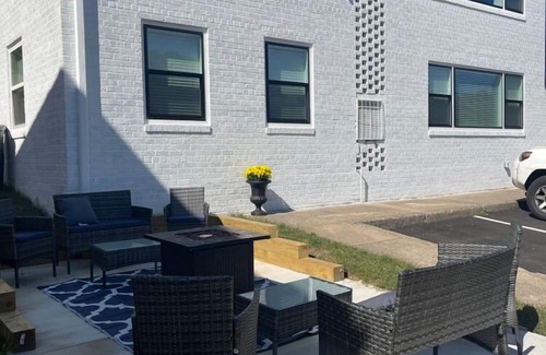 Taylor Run Condo | Elegant 3BR Condo in Alexandria: Modern Comforts Await