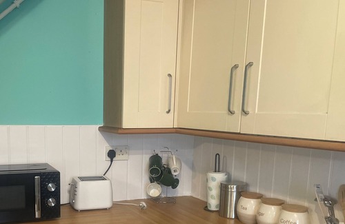 Sittingbourne House | Elegant 3Br w/Free Parking, Garden, Pet Friendly