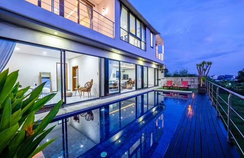 Kerobokan Villa | Elegant, 4-Bedroom Villa in Central Seminyak