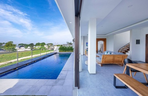 Kerobokan Villa | Elegant, 4-Bedroom Villa in Central Seminyak