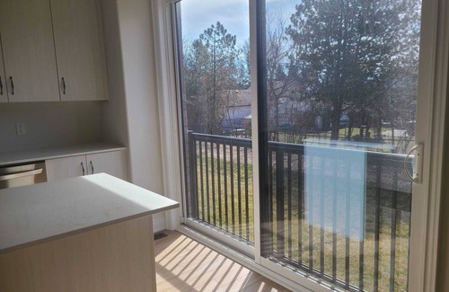 Cobourg House | Elegant 4 BR|3.5 Bath Oasis: Mins from Coburg Beach