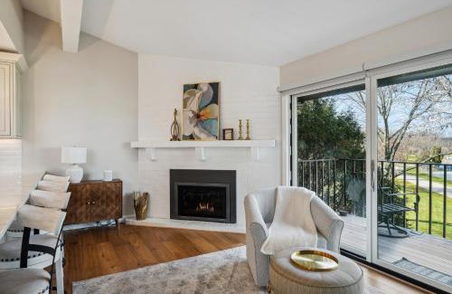 Lake Geneva Apartment | Elegant 4-Season Lake Geneva Condo with Fireplace!