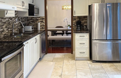Bayview Glen House | Elegant 4BR Home with 2 Parking & Private Entrance