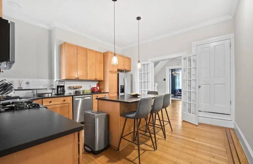 Downtown Baltimore House | Elegant 4BR Oasis by Patterson