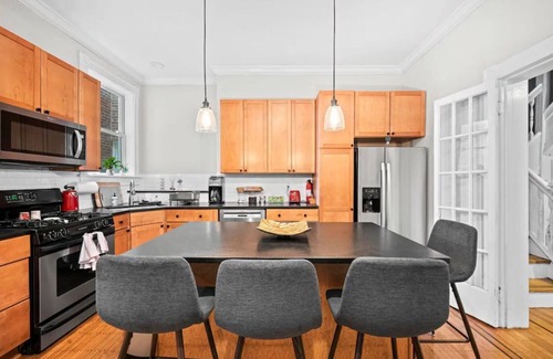 Downtown Baltimore House | Elegant 4BR Oasis by Patterson