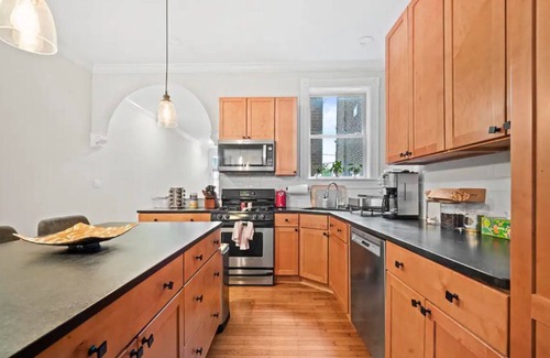 Downtown Baltimore House | Elegant 4BR Oasis by Patterson