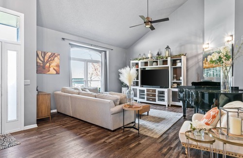 Overland Park House | Elegant 4BR with Luxurious Master Suite KSOP155609