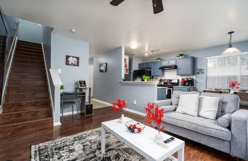 Franklin Park House | Elegant/4miles to Downtown/Gameroom & Firepit