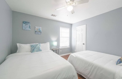 Franklin Park House | Elegant/4miles to Downtown/Gameroom & Firepit