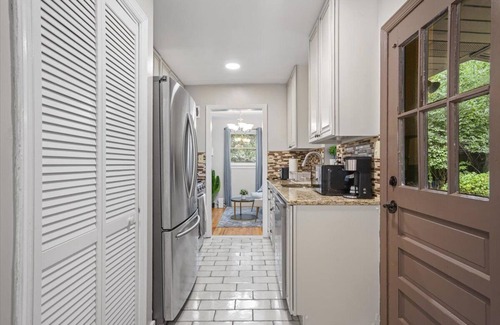 Arlington House | Elegant 5-Bedroom Retreat: Prime Location, Minutes from DC & Top Attractions