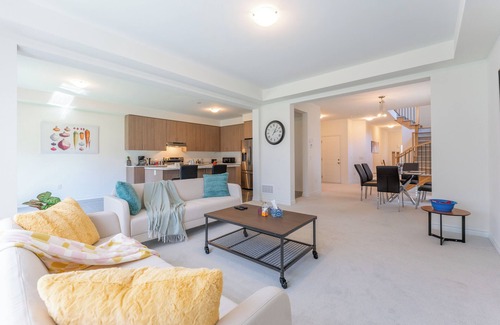 Springwater House | Elegant 5BR Estate: Minutes to Golf, Ski &Waterfront