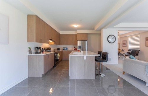 Springwater House | Elegant 5BR Estate: Minutes to Golf, Ski &Waterfront