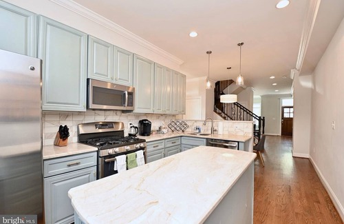 Trinidad House | Elegant 5BR home 1 mile from Capitol Hill!Free Parking!
