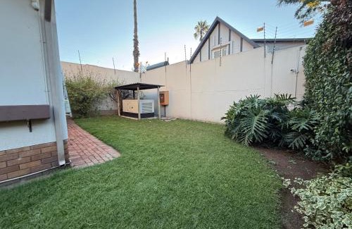 Bedfordview House | Elegant 5BR House with Pool, Gourmet Kitchen and Reliable Generator