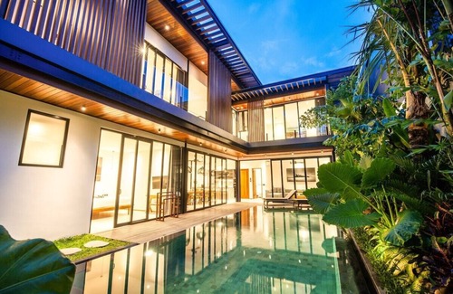 Munggu Villa | Elegant 5BR Villa Retreat | Steps from Canggu Beach