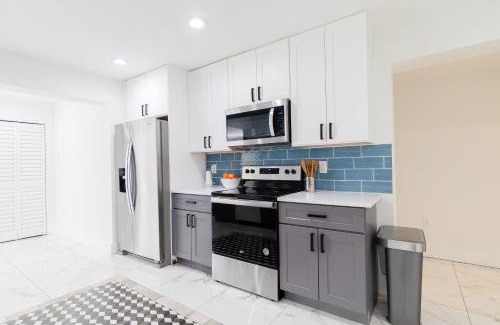 Southwest House | Elegant 5BR West Palm Beach Home Near Beach