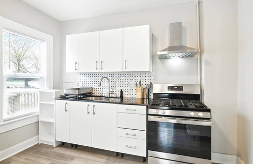 Springfield House | Elegant 7BR 2.5Bath Victorian Gem Sleeps 16+