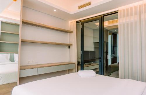 Pinang Apartment | Elegant and Comfort 1BR at The Smith Alam Sutera Apartment By Travelio