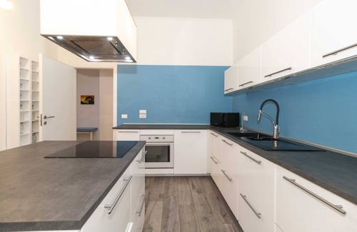 Cit Turin Apartment | Elegant and cozy 185 sqm apartment that can accommodate up to 6 people located on the first floor of a building with a lift (you still have to climb some stairs). The property is located in the Cit Turin district, a 10-minute walk from Porta Susa station