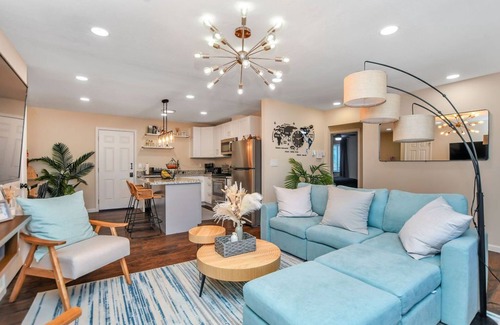 Antioch House | Elegant and Cozy Antioch Getaway- MAIN house